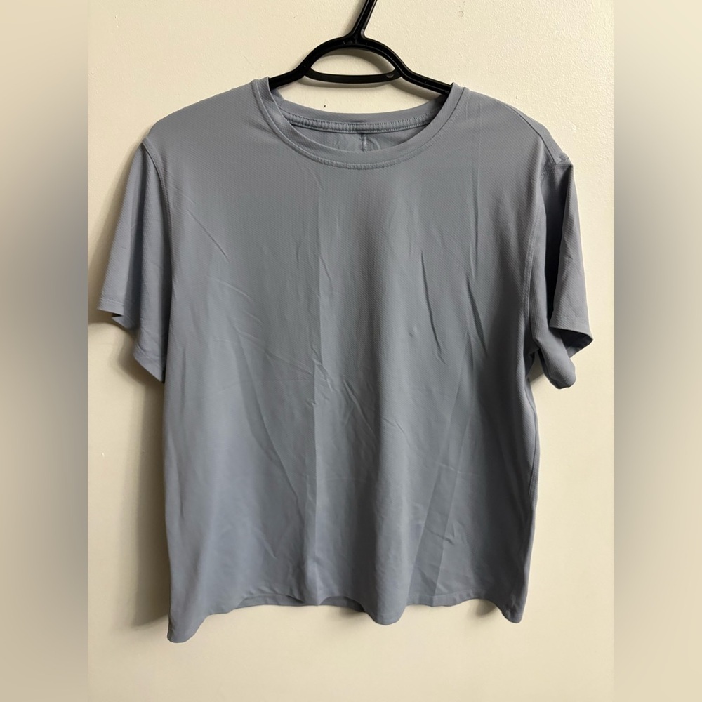 Lululemon activewear EasySet Training Short-Sleeve Shirt light blue medium